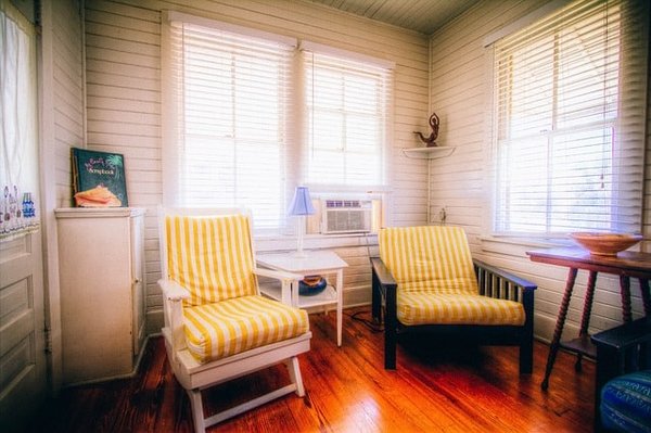 Les Meilleures Astuces de Décoration pour les Petits Espaces : Faire de la Place Sans Compromis