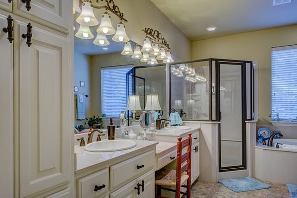Guide Complet pour Détartrer Efficacement Votre Salle de Bain