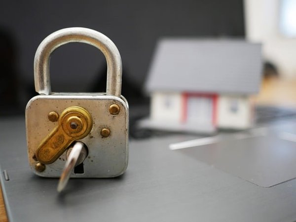 Comment protéger sa maison des cambriolages : Les meilleures stratégies de sécurité domestique